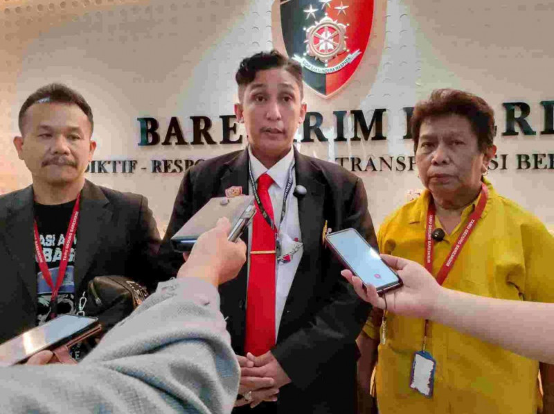 PEMBEKUAN BAS FIRDAUS OIWOBO TIDAK SAH MENURUT UNDANG UNDANG,AKHIRNYA BISA BERSIDANG KEMBALI MENGGUNAKAN KARTU ANGGOTA PEMBASMI